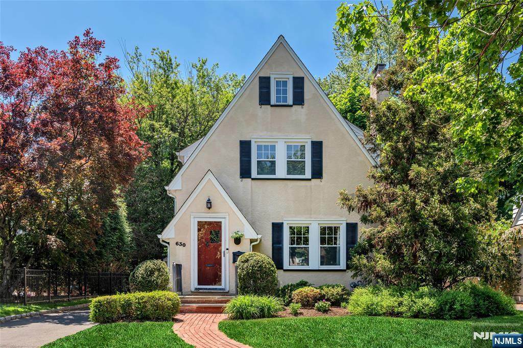 630 Wyndemere Avenue - Photo 1