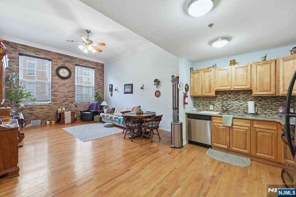 19 Market - Photo 1