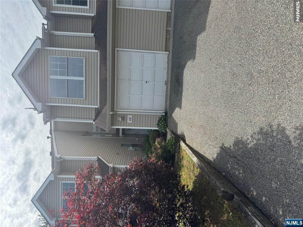 1087 Oakcroft Lane - Photo 1