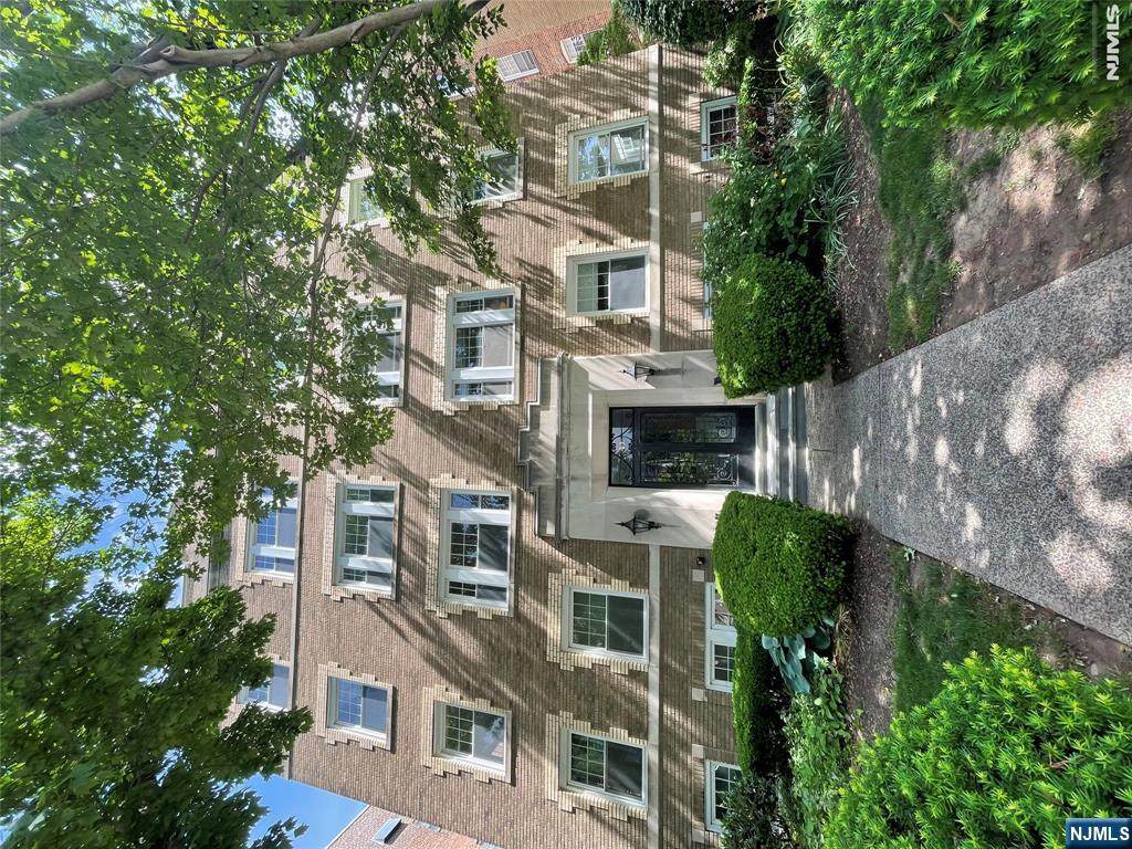 49 Park Avenue - Photo 1