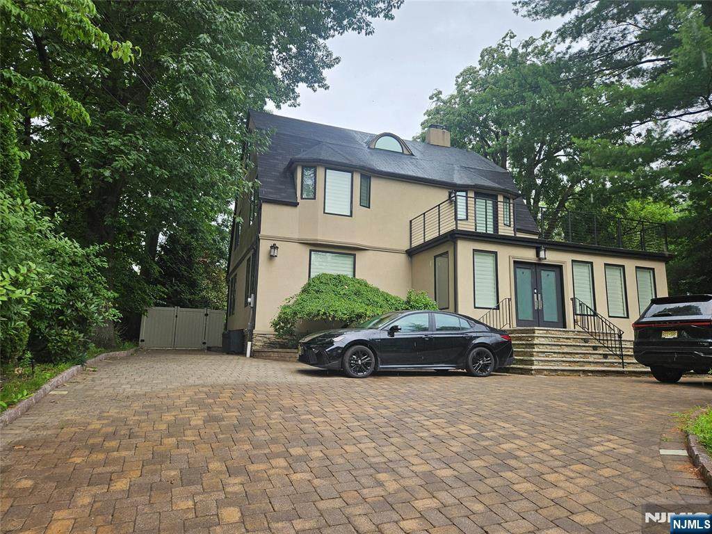 165 Leonia Avenue - Photo 1