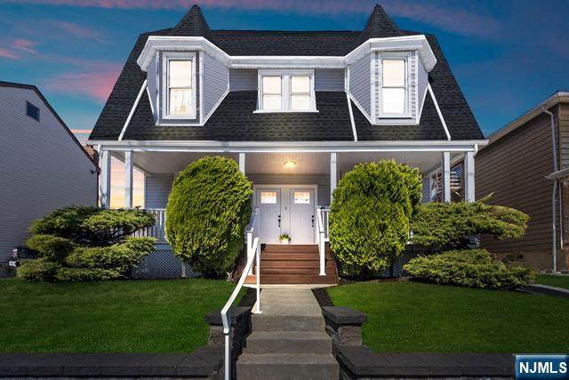 304 Delawanna - Photo 1