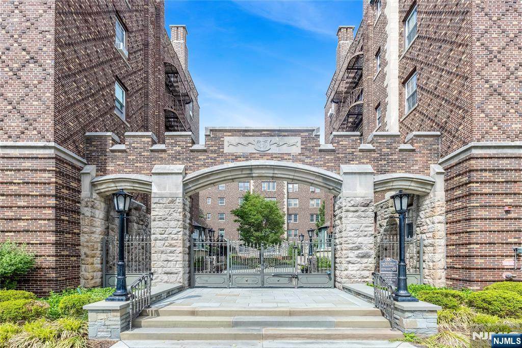275 Engle Street - Photo 1