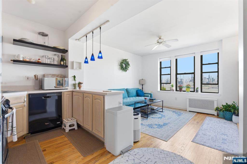 883 Boulevard - Photo 1