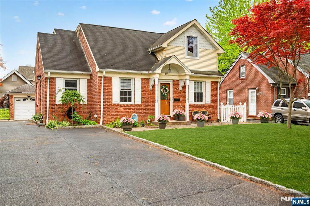 59 Colonial Parkway - Photo 1