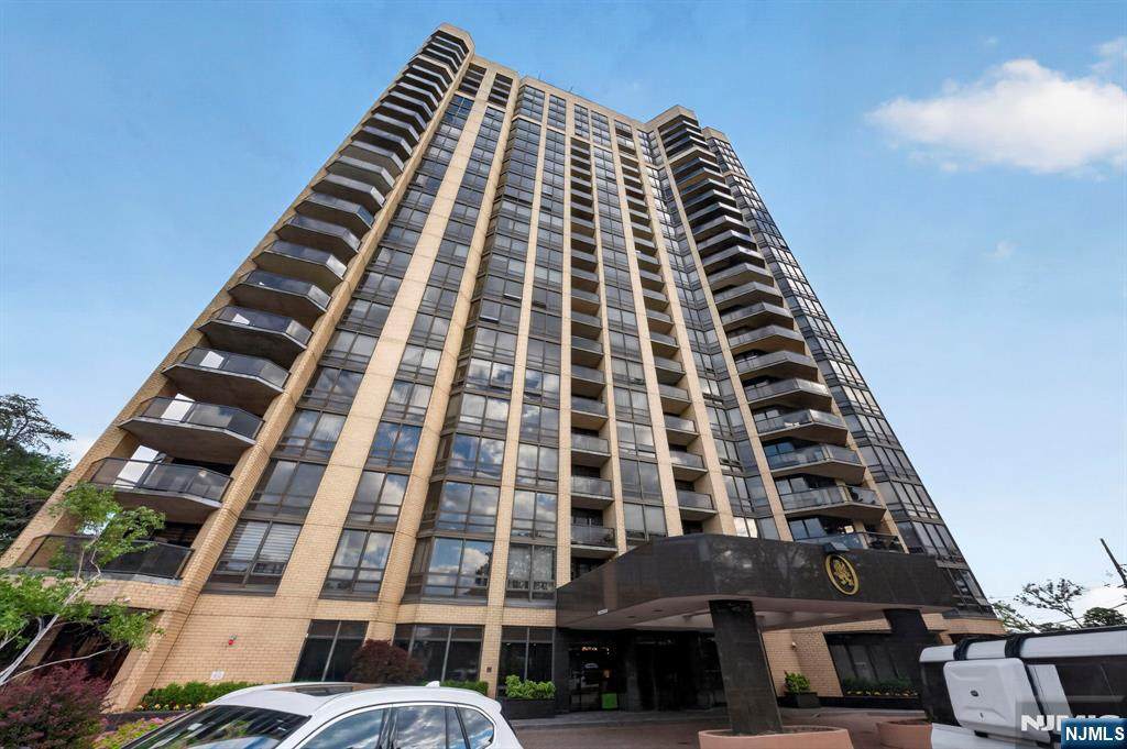 900 Palisade Avenue - Photo 1