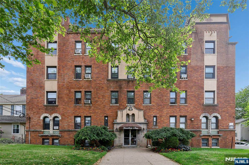 303 Hamilton Place - Photo 1