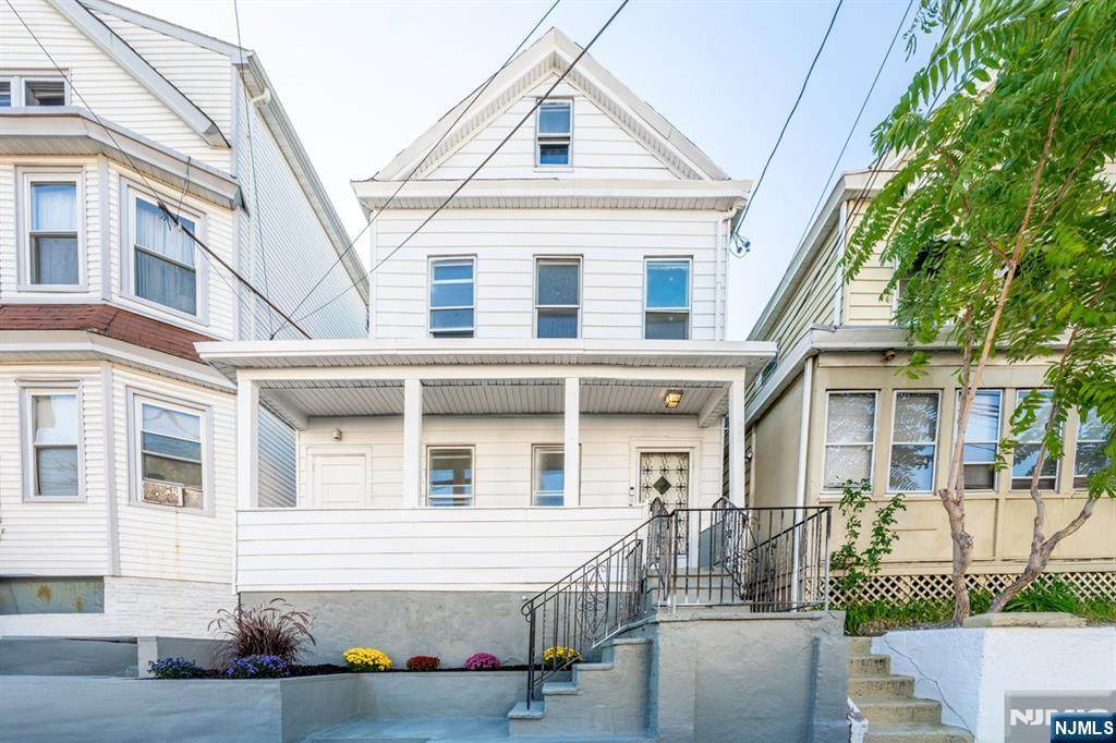 446 24th Street - Photo 1