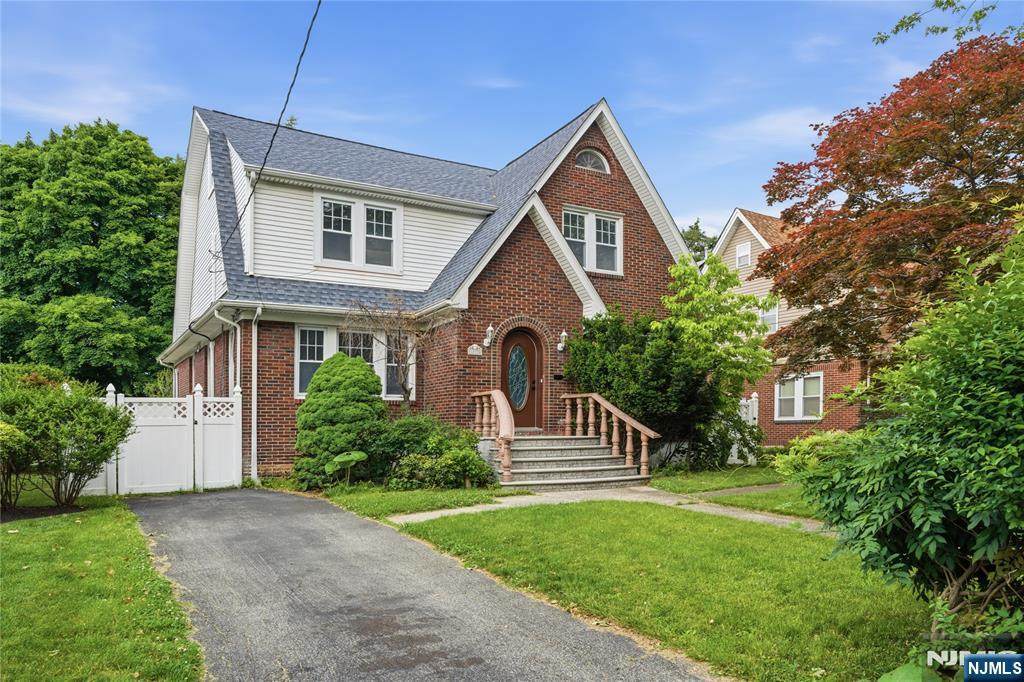 135 Rockwood - Photo 1