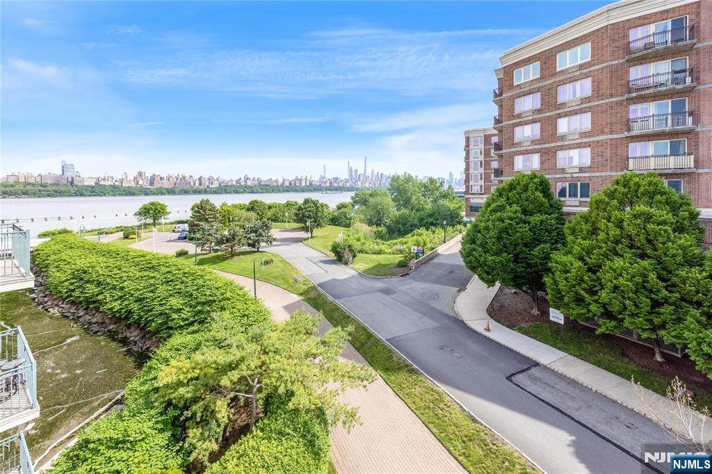 337 The Promenade - Photo 1