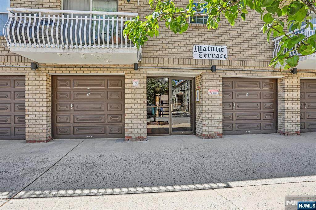 272-276 Walnut - Photo 1