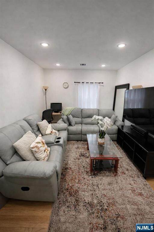 419 Bloomfield - Photo 1