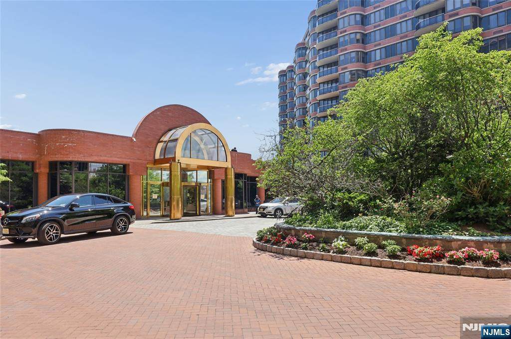 100 Carlyle Drive - Photo 1