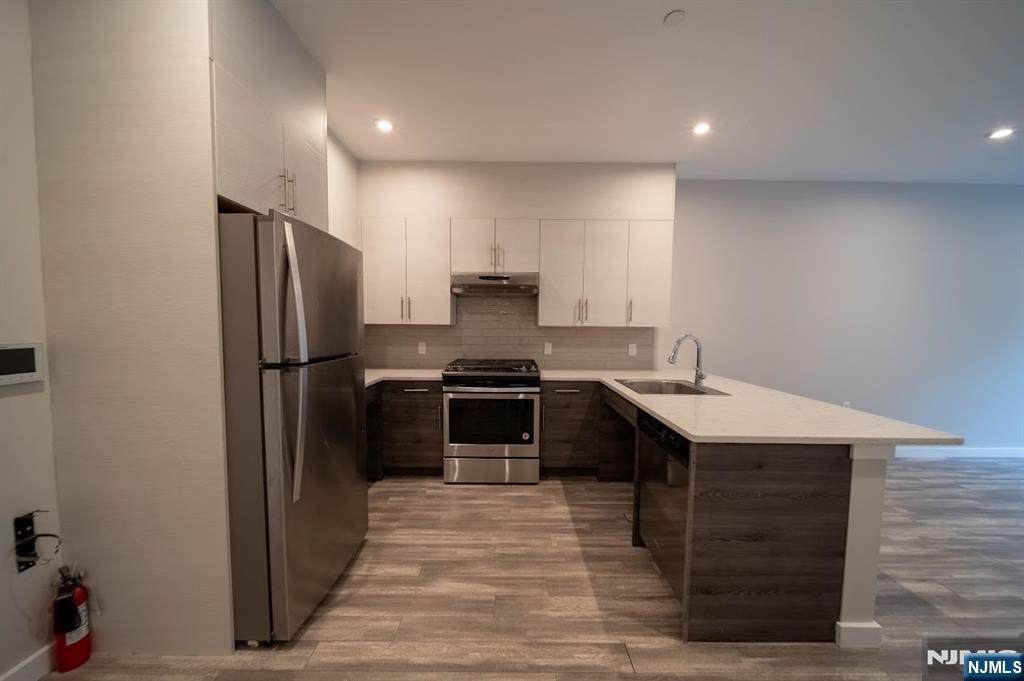 62 Broadway - Photo 1
