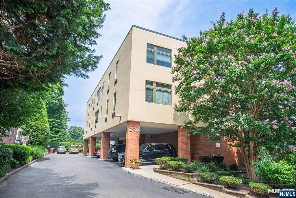 276 Chestnut - Photo 1