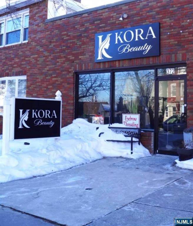372 Lakeview Avenue - Photo 1