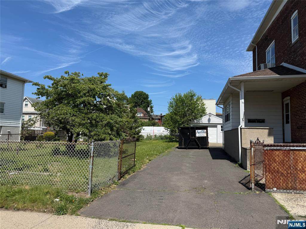 33 Gaston Avenue - Photo 1