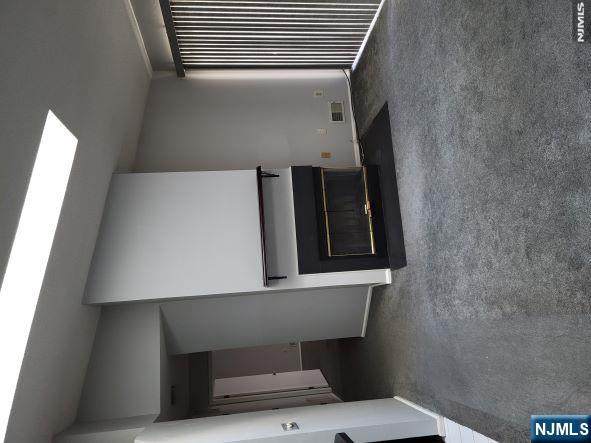 27 Townsend - Photo 1