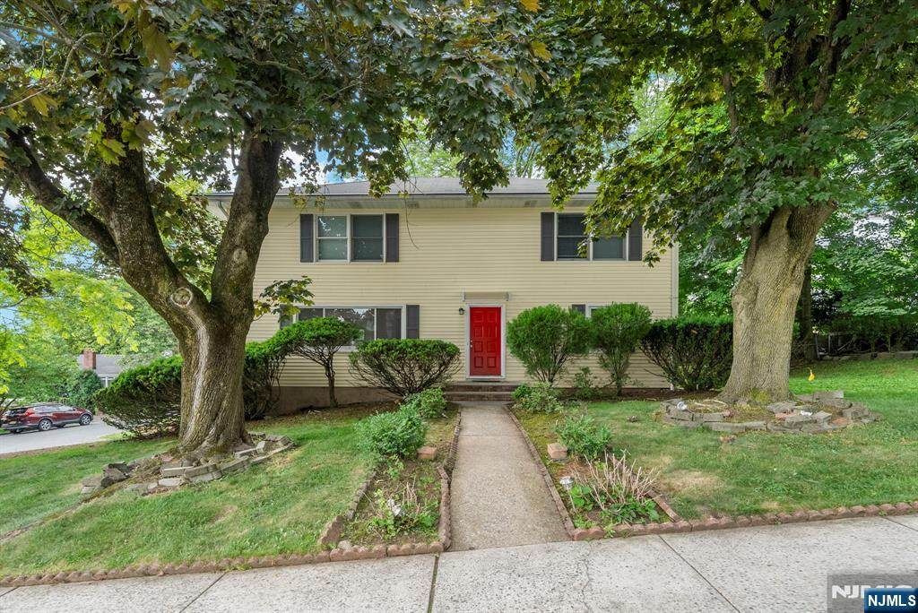160 Magnolia - Photo 1