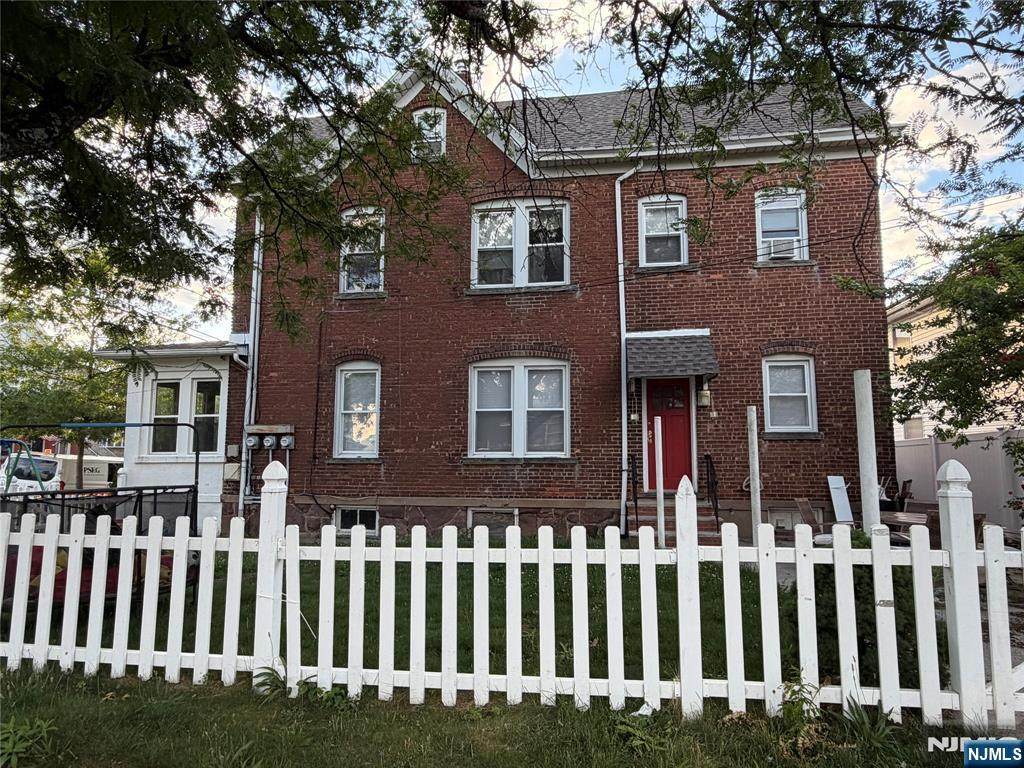 593 Broad - Photo 1