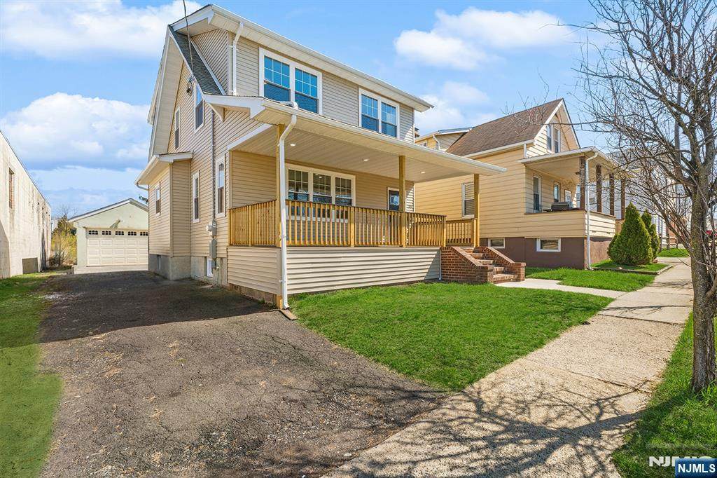 255 Garibaldi Avenue - Photo 1