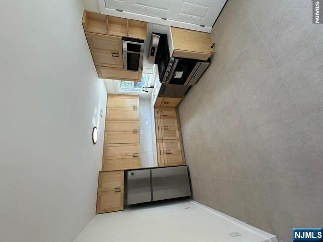 94 Irving - Photo 1
