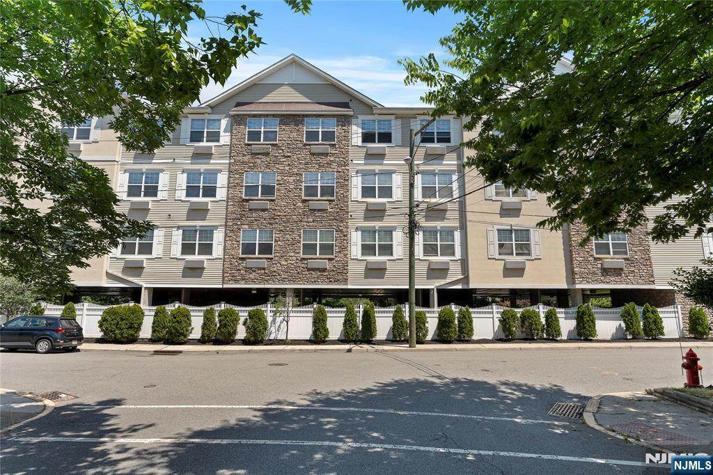 1 Parkway - Photo 1