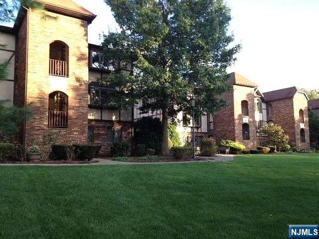 112 Hawthorne - Photo 1