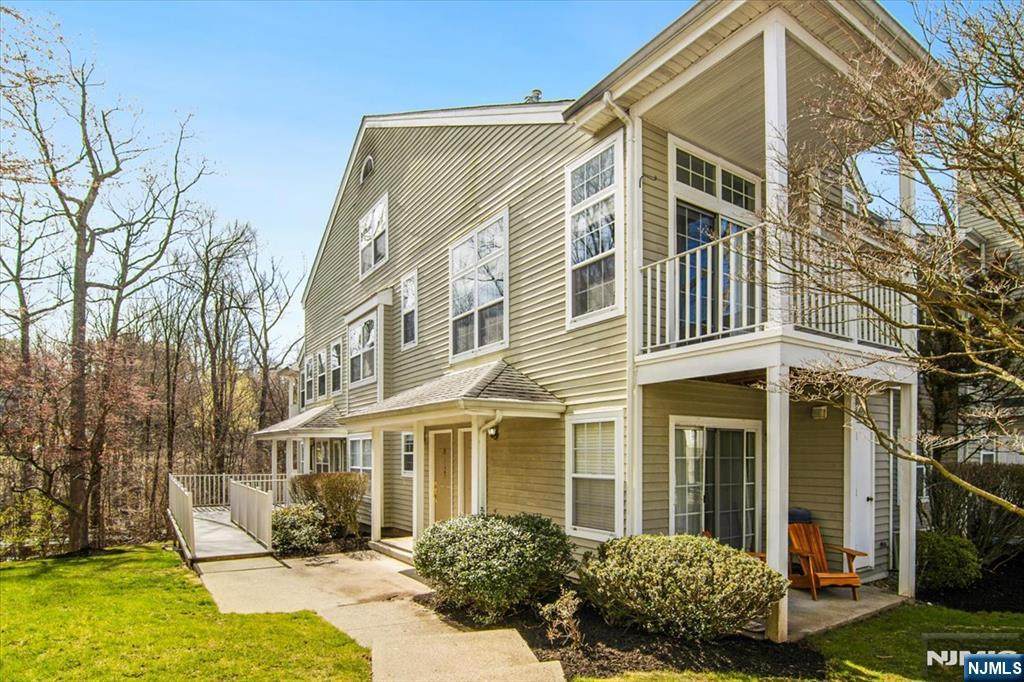 1125 Hyde Park - Photo 1