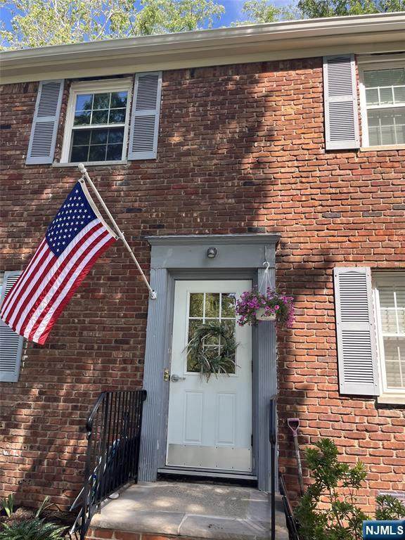 21 Wedgewood - Photo 1