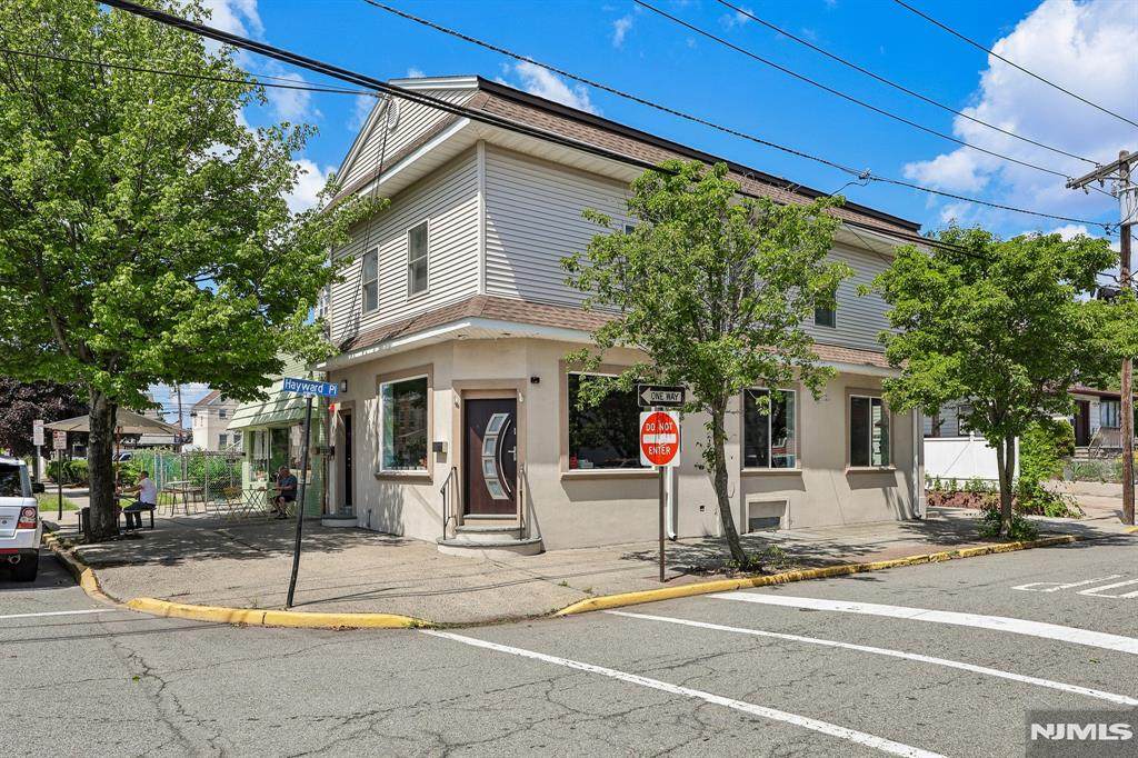 63 Union Boulevard - Photo 1