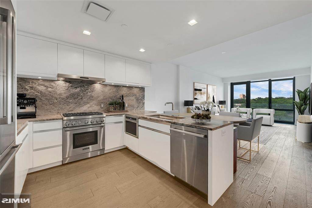 320 Adolphus - Photo 1