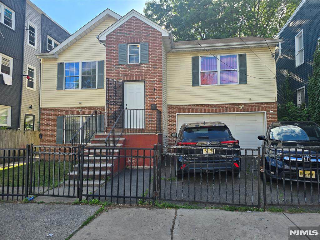 43-45 Brookdale Avenue - Photo 1