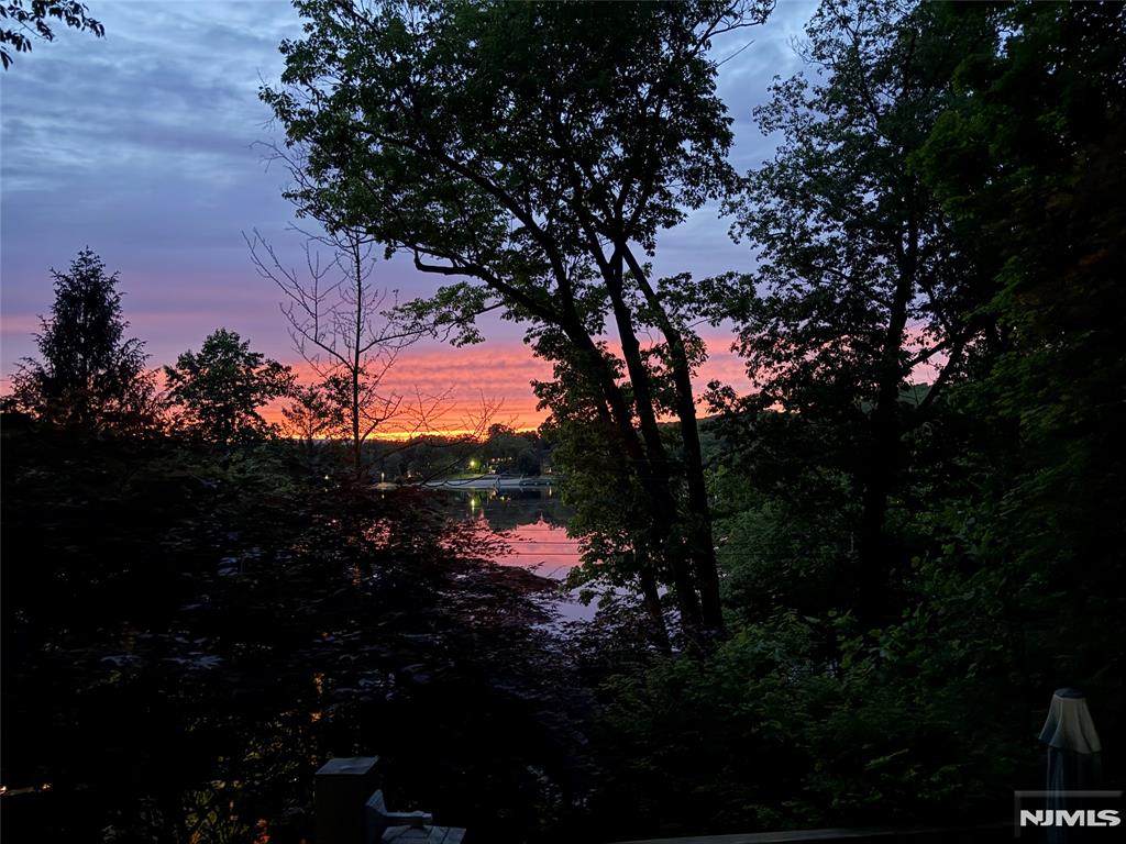 https://bt-photos.global.ssl.fastly.net/njmls/orig_boomver_1_26023062-1.jpg