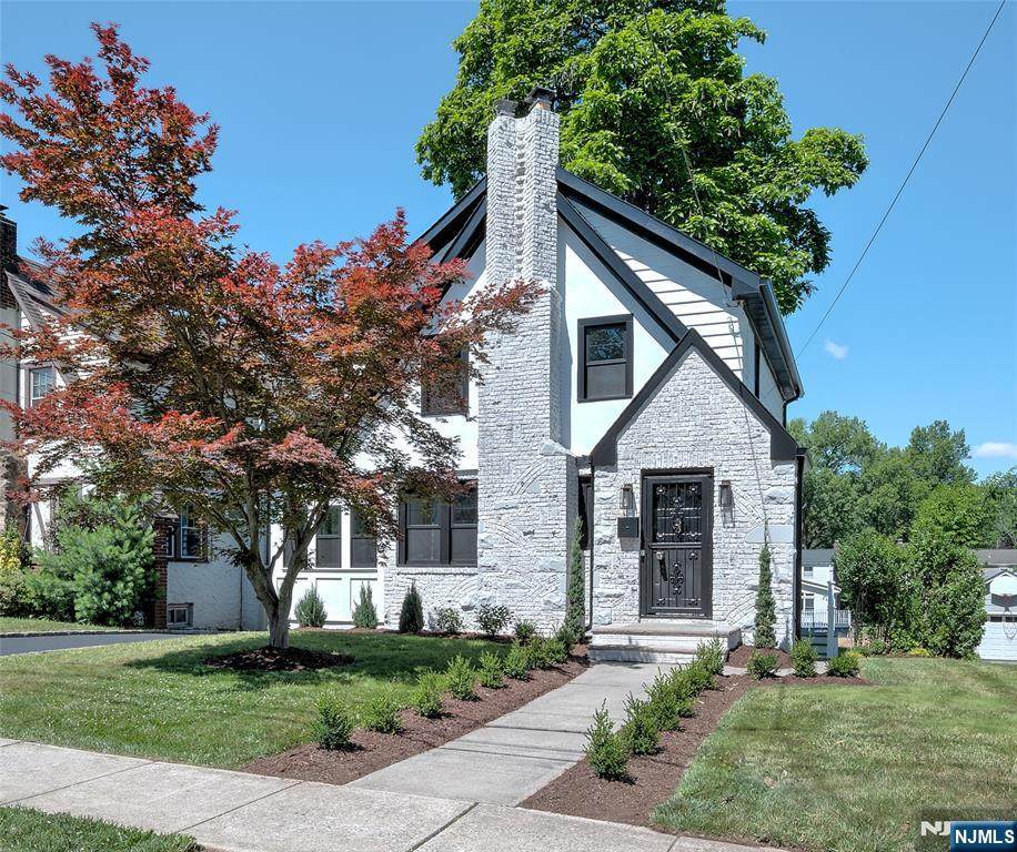35 Sheridan Avenue - Photo 1