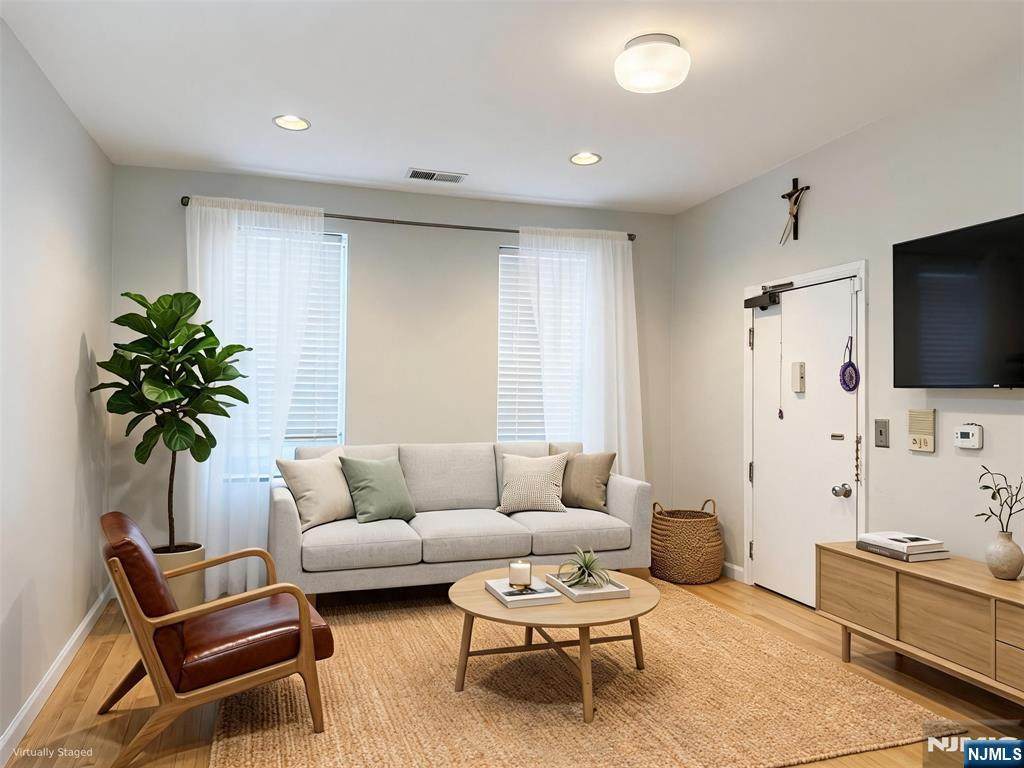 98 King Street - Photo 1