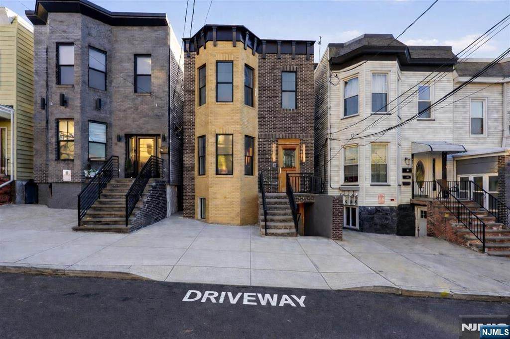 821 18th Street - Photo 1