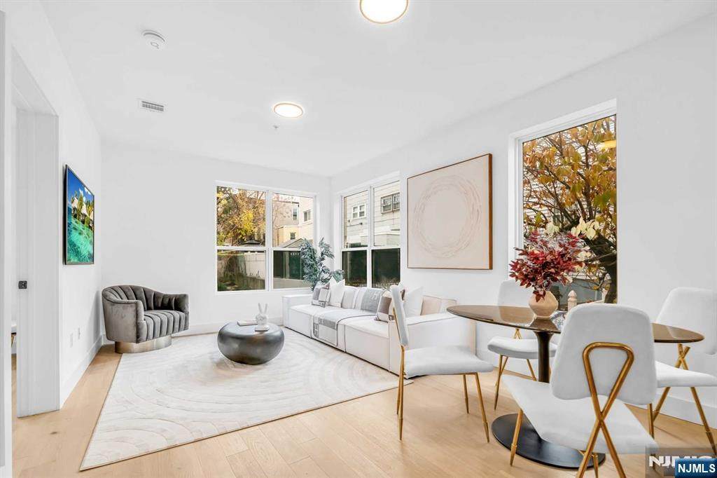 649 38th Street - Photo 1