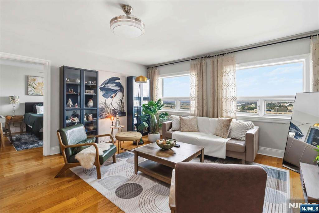 809 22nd Street - Photo 1