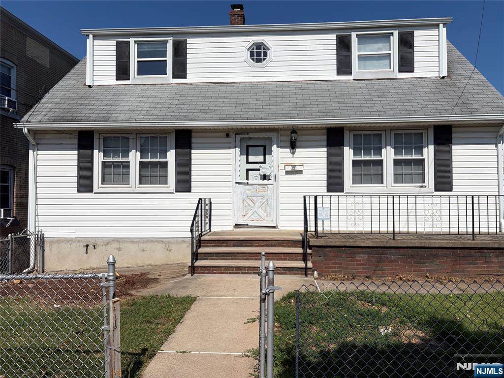 391 Macarthur Avenue - Photo 1