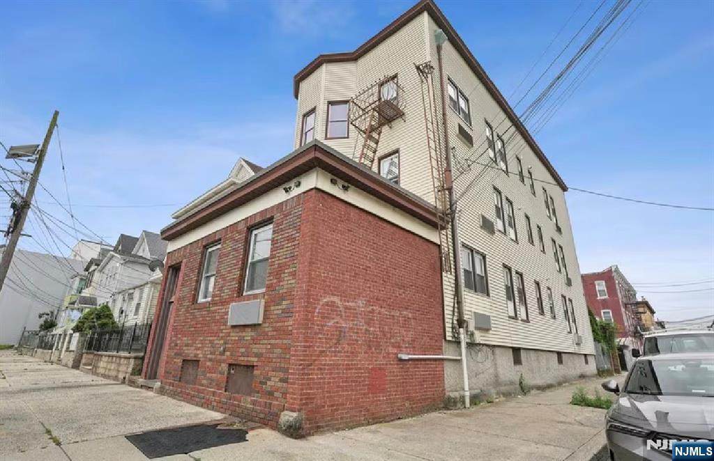 109 10th - Photo 1