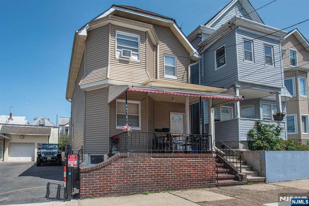 1029 19th Street - Photo 1