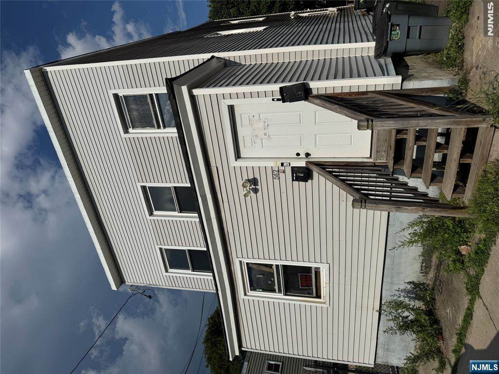 542 18th Street - Photo 1