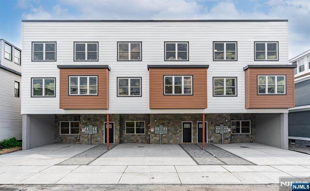 647 10th Street - Photo 1