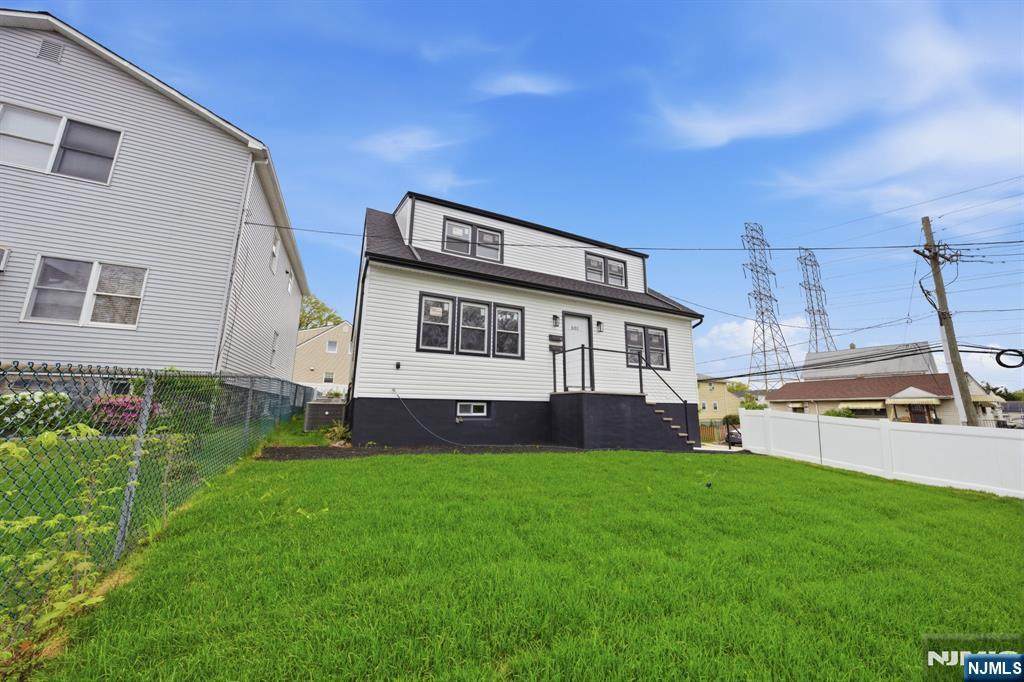 551 Schuyler Avenue - Photo 1