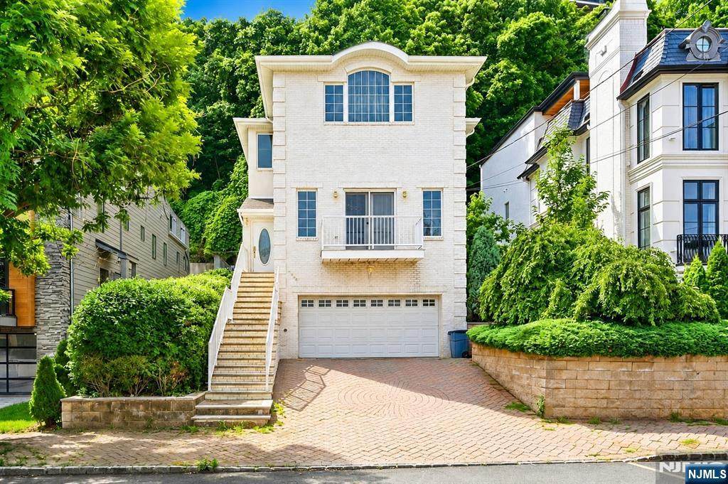750 Undercliff Avenue - Photo 1