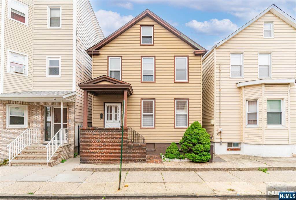 8 Lincoln Avenue - Photo 1