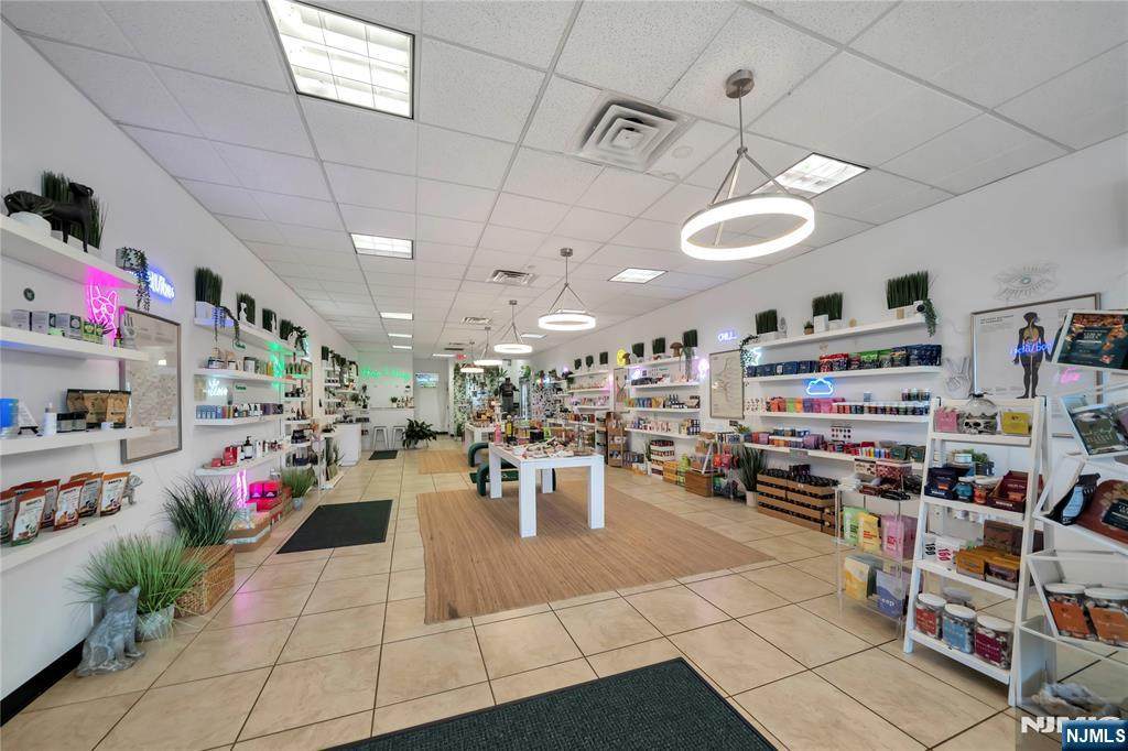 824 Broad Avenue - Photo 1