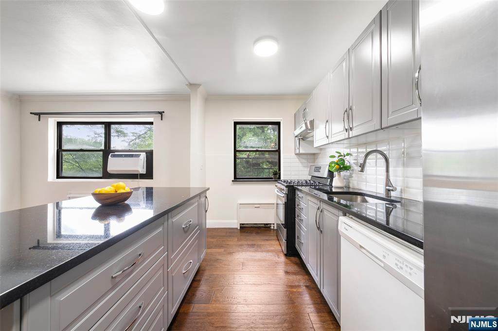 410 Park Place - Photo 1