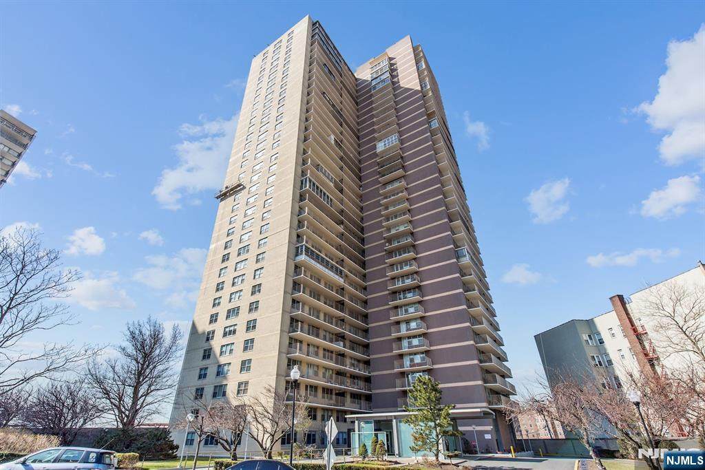 6040 Boulevard - Photo 1